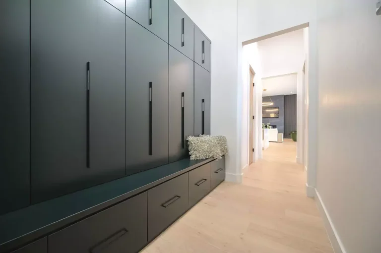 17de6c3e-0aed-4d93-9348-6758e5864fad-custom-65c3a8f27b51e